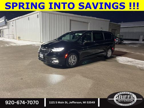 Diamond Black Crystal Pearlcoat 2026 Chrysler Pacifica L