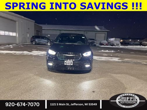 Diamond Black Crystal Pearlcoat 2026 Chrysler Pacifica L