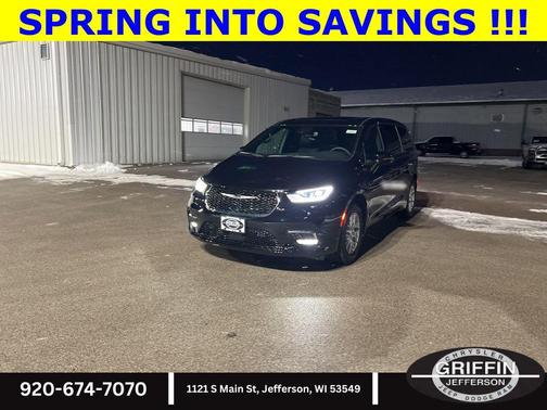 Diamond Black Crystal Pearlcoat 2026 Chrysler Pacifica L