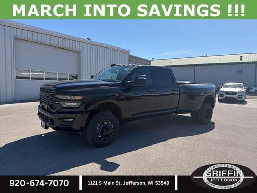 Diamond Black Crystal Pearlcoat 2026 RAM 3500 Big Horn Crew Cab 4x4 8' Box