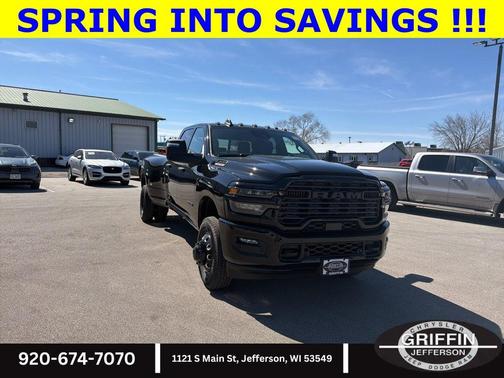 Diamond Black Crystal Pearlcoat 2026 RAM 3500 Big Horn Crew Cab 4x4 8' Box