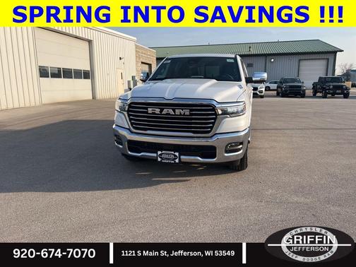 Ivory White Tri-Coat Pearlcoat 2026 RAM 1500 Laramie
