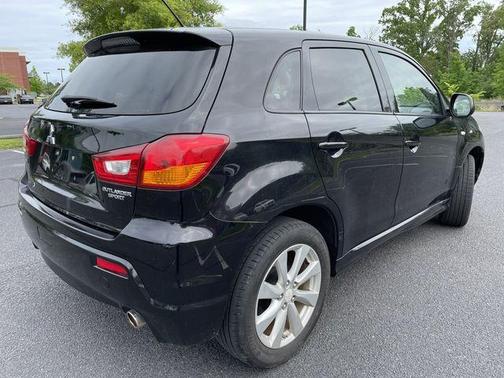 Photo 3 of 32 of 2012 Mitsubishi Outlander Sport SE