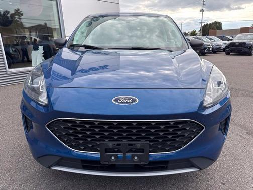 Atlas Blue Metallic 2022 Ford Escape SE