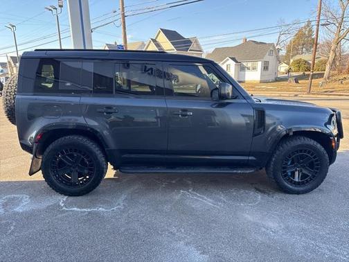 2022 Land Rover Defender 110 V8