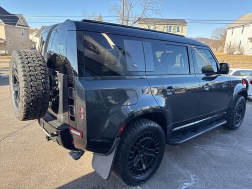 2022 Land Rover Defender 110 V8