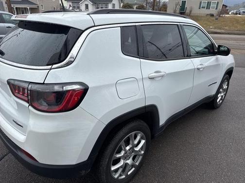 2022 Jeep Compass Latitude Lux
