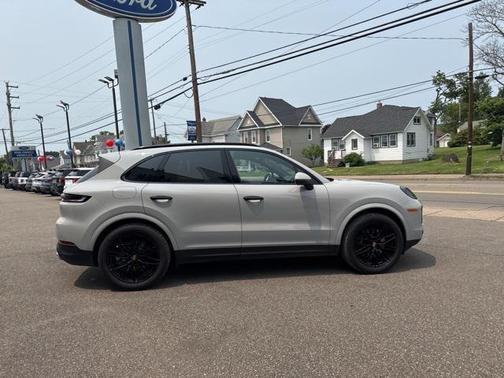 2024 Porsche Cayenne Base