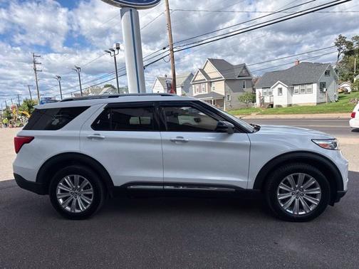 Star White Metallic Tri-Coat 2022 Ford Explorer Base