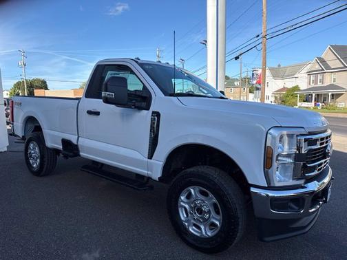 Oxford White 2026 Ford F-350 XLT