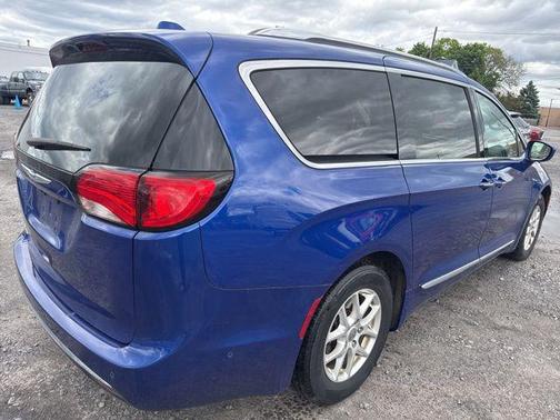 Ocean Blue Metallic 2020 Chrysler Pacifica Touring L