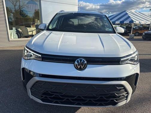 Pure White 2025 Volkswagen Taos 1.5T SE