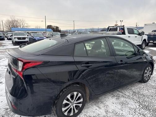 2022 Toyota Prius LE