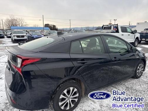 2022 Toyota Prius LE