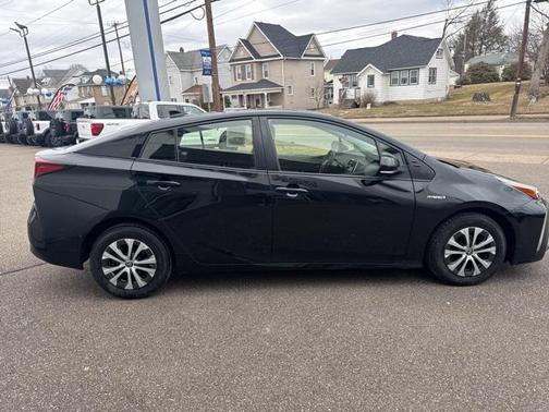 2022 Toyota Prius LE
