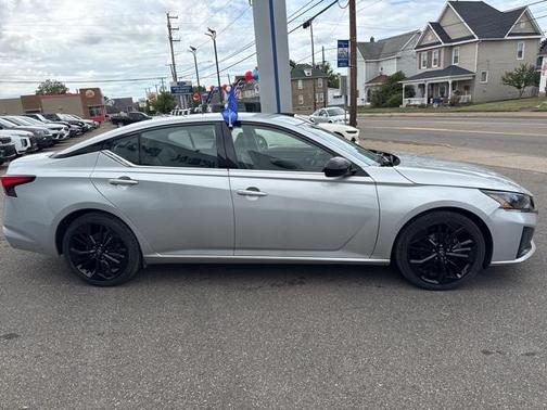 2023 Nissan Altima SR FWD