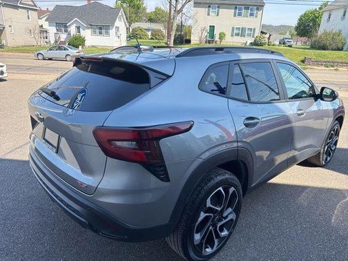 Sterling Grey Metallic 2025 Chevrolet Trax 2RS FWD