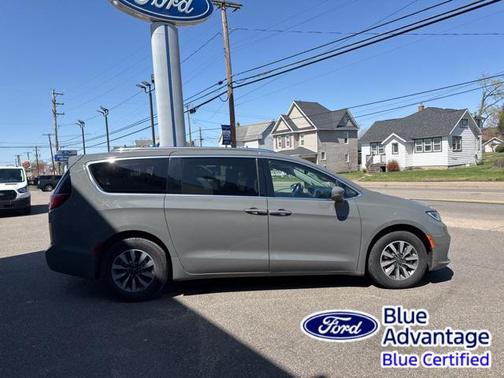 2021 Chrysler Pacifica Hybrid Touring L