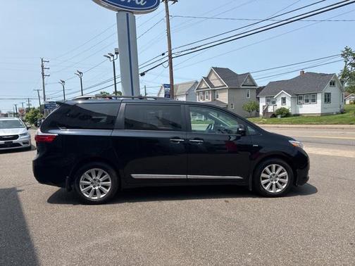 2017 Toyota Sienna Limited Premium