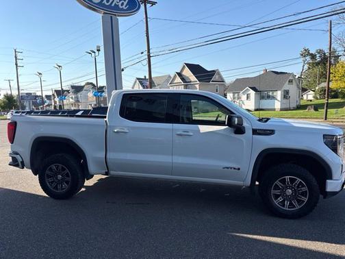Summit White 2024 GMC Sierra 1500 AT4
