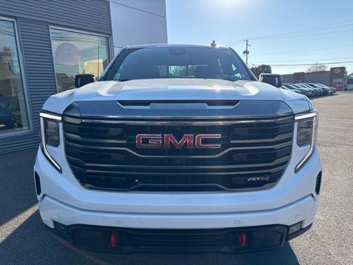Summit White 2024 GMC Sierra 1500 AT4