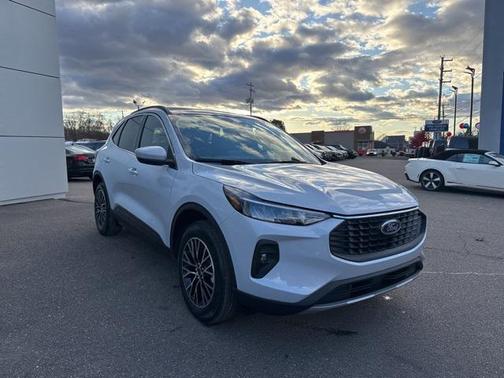 2026 Ford Escape PHEV SE