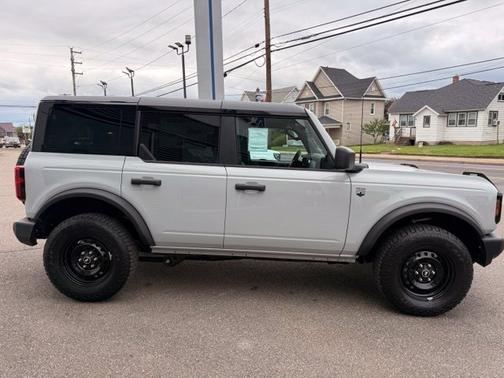 Avalanche Gray 2026 Ford Bronco Base