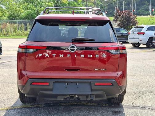 2022 Nissan Pathfinder SV