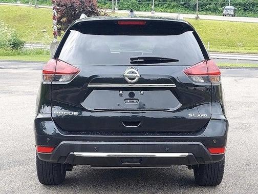 Photo 5 of 32 of 2019 Nissan Rogue SL