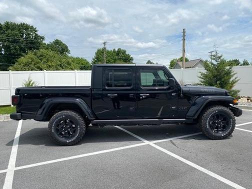 2022 Jeep Gladiator Sport