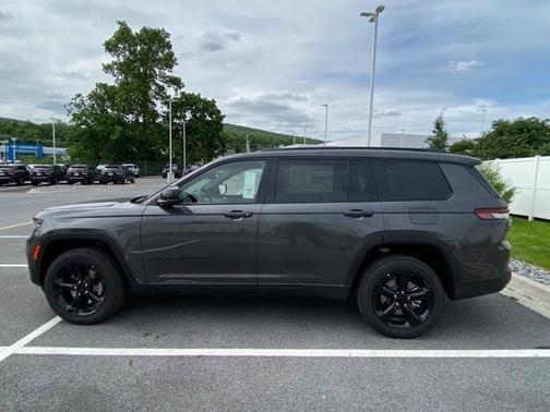 2022 Jeep Grand Cherokee L Laredo