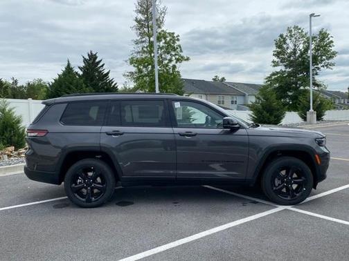 2022 Jeep Grand Cherokee L Laredo