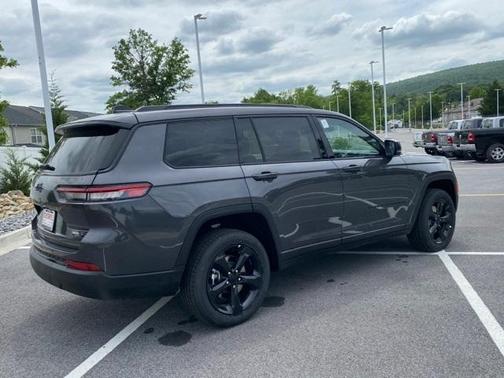 2022 Jeep Grand Cherokee L Laredo