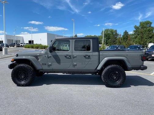 2022 Jeep Gladiator Sport