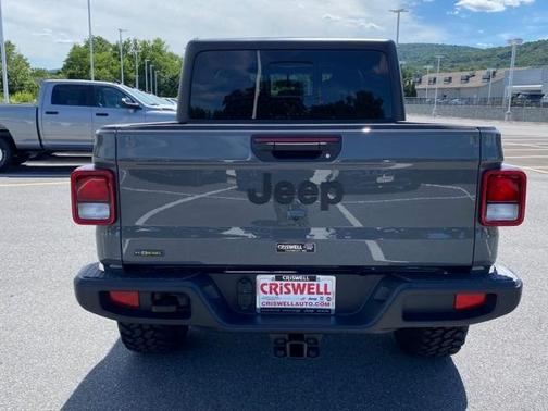 2022 Jeep Gladiator Sport