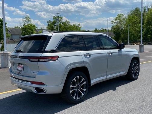 2022 Jeep Grand Cherokee Overland