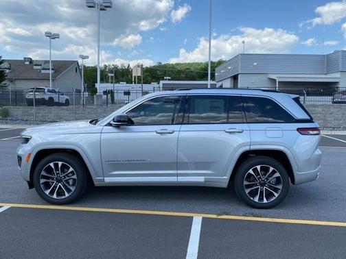 2022 Jeep Grand Cherokee Overland