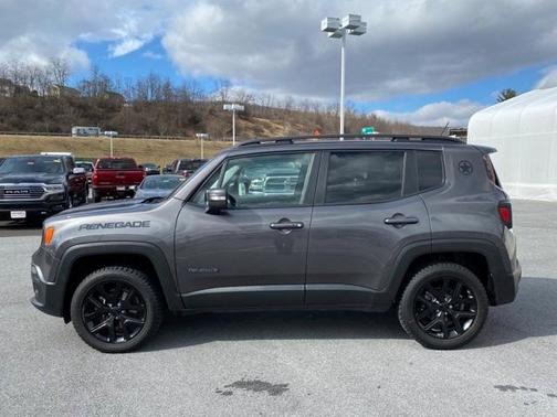 Photo 2 of 34 of 2017 Jeep Renegade Altitude
