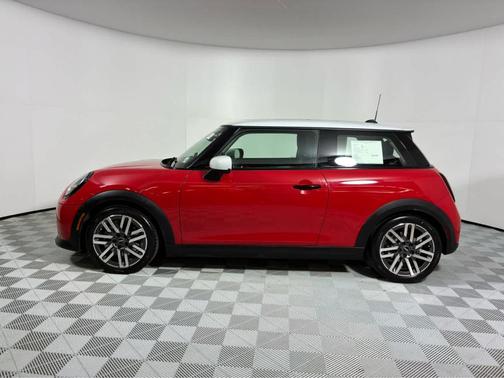 Chili Pepper Red 2025 MINI Hardtop S