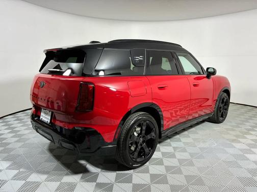 Chili Pepper Red 2026 MINI Countryman S