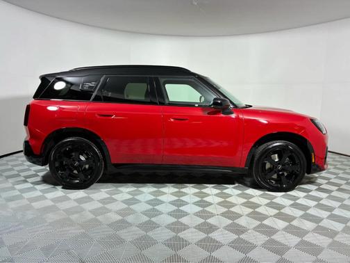 Chili Pepper Red 2026 MINI Countryman S