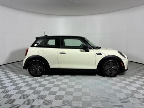 Pepper White 2023 MINI Hardtop Cooper
