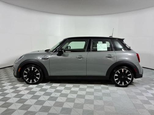 Moonwalk Gray Metallic 2023 MINI Hardtop Cooper S