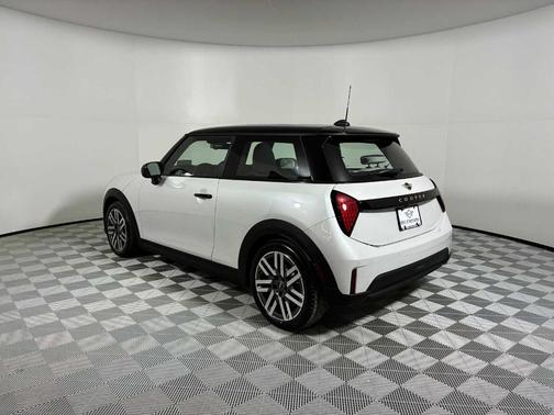 White Metallic 2026 MINI Hardtop EDITION