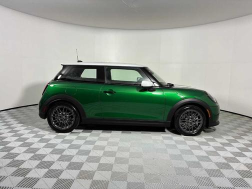British Racing Green IV Metallic 2026 MINI Hardtop S