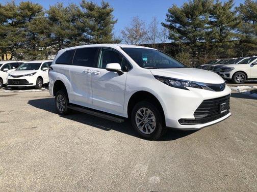 2024 Toyota Sienna LE