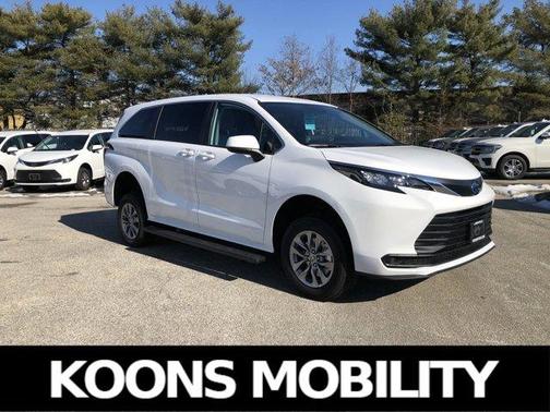 2024 Toyota Sienna LE