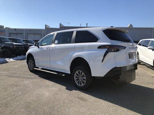 2024 Toyota Sienna LE
