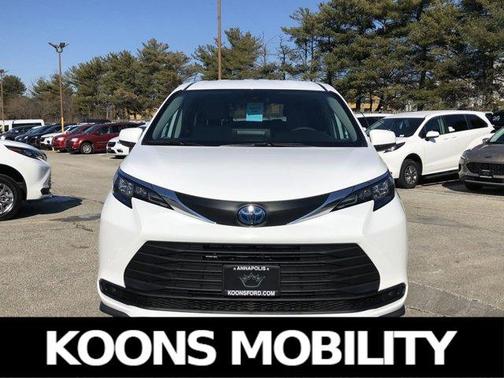 2024 Toyota Sienna LE