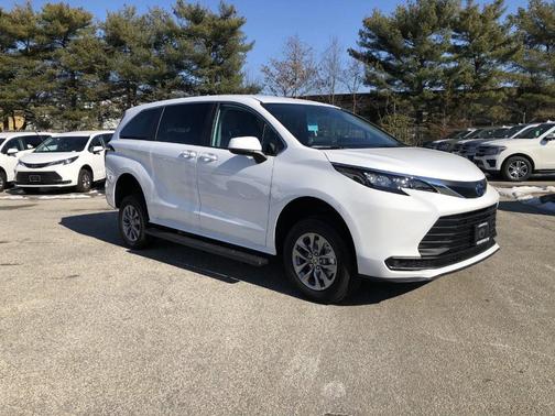 2024 Toyota Sienna LE